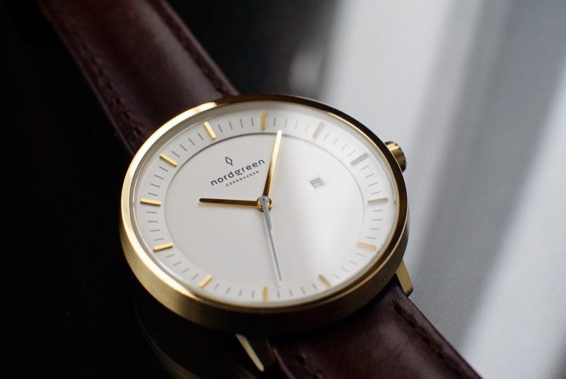 nordgreen　フィロソファ　ゴールド　全景　黒背景